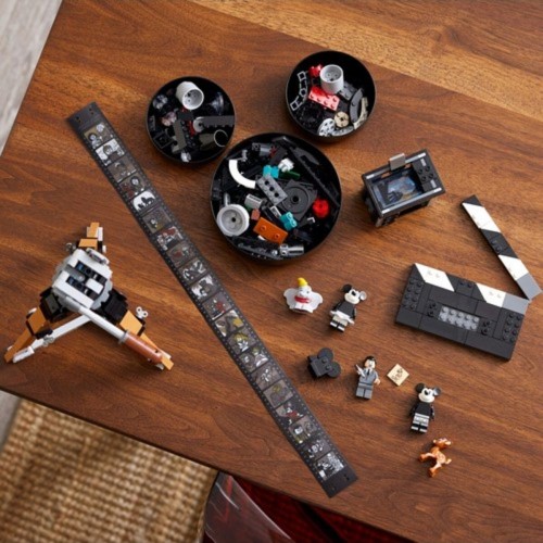 Lego Disney Walt Disney Hatırası Kamera 43230 Yapım Seti (811 Parça)