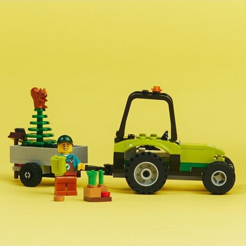 Lego City Park Traktörü 60390 (86 Parça) Lego City Park Traktörü 60390 (86 Parça)