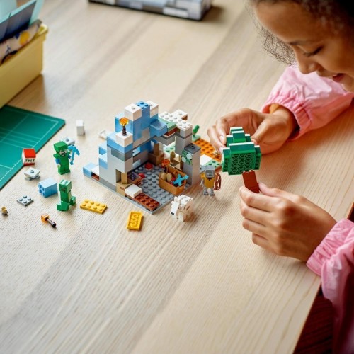 Lego Minecraft Donmuş Tepeler 21243 (304 Parça)
