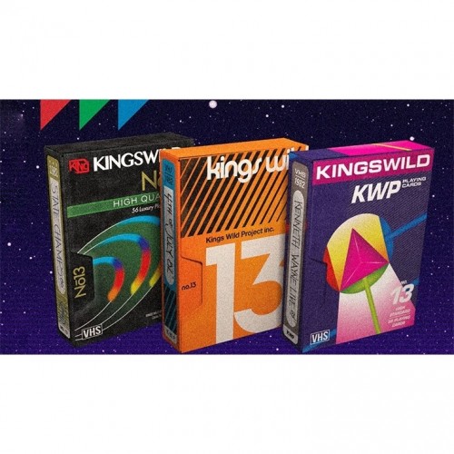 EPCC Kings Wild Project 1982 VHS 4th of July Premium Oyun Kağıdı iskambil Kartları Destesi EPCC Kings Wild Project 1982 VHS 4th of July Premium Oyun Kağıdı iskambil Kartları Destesi