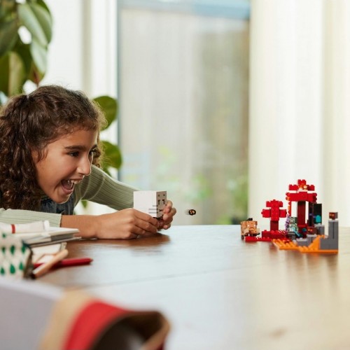 Lego Minecraft Nether Geçidi Pususu 21255 (352 Parça)